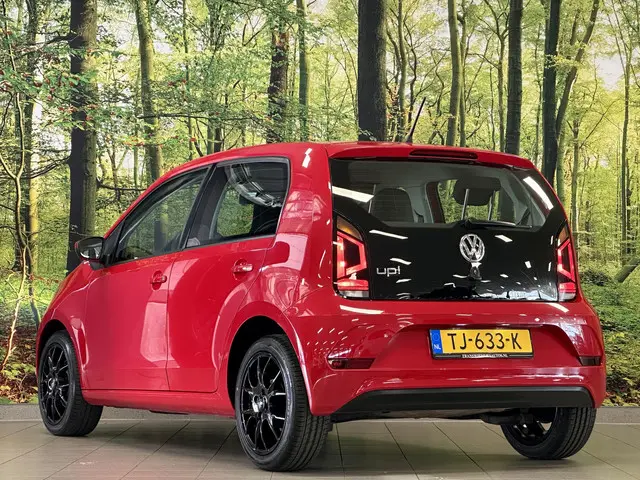 Volkswagen up! 1.0 BMT move up! 2018 Benzine 7