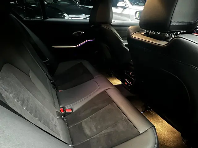 BMW 3 Serie 320i M-sport 2019 Benzine 15