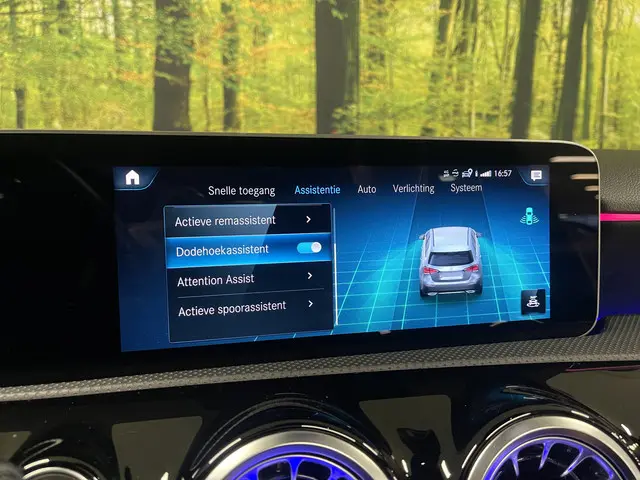 Mercedes-Benz A-Klasse 250 Premium 2018 Benzine 16