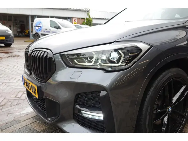 BMW X1 SDrive18i High ExecutiveM-Sport 2021 Benzine 7