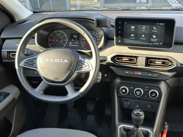 Dacia Sandero Stepway TCe 110 Extreme 2025 Benzine 8