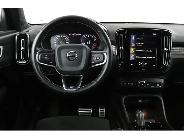 Volvo XC40 3