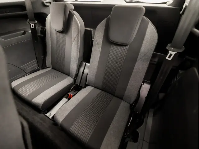 Peugeot 5008 1.2 PureTech Sport 7 Persoons 2017 Benzine 14