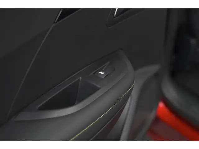 Peugeot 2008 PureTech 130 EAT8 GT 2024 Benzine 33