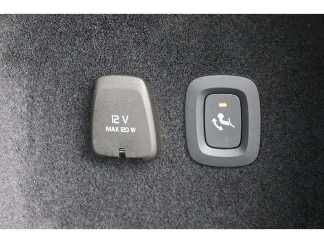 Volvo V60 2.0 T4 R-Design org. NL-auto 2019 Benzine 35