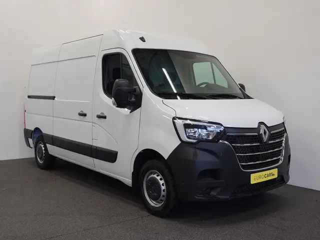 Renault Master T33 2.3 dCi 135 L2H2 2024 Diesel 36