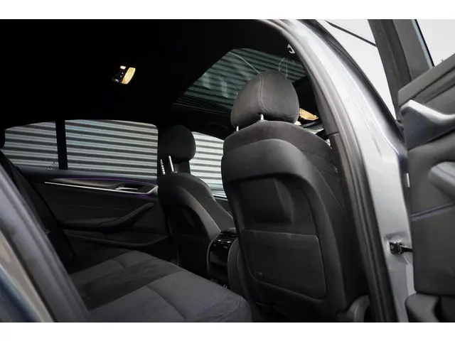BMW 5 Serie 530e High Executive 2022 Hybride Benzine 31
