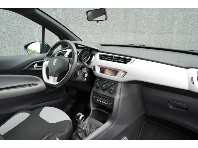 Citroën DS3 1.2 PureTech Chic 2017 Benzine 22