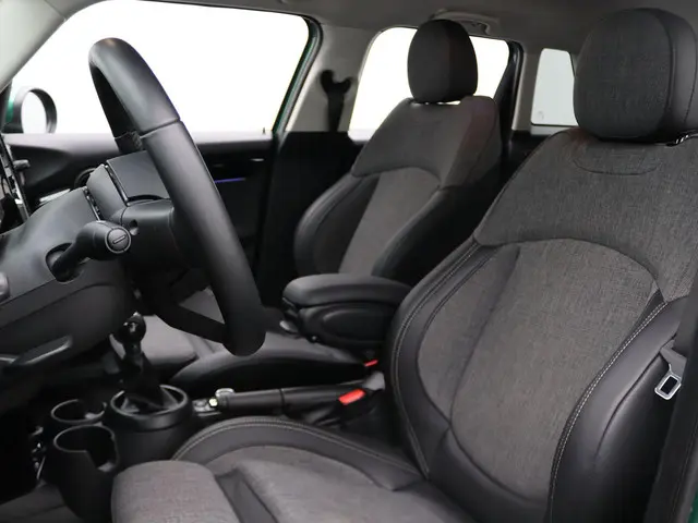 MINI 5-Deurs One 2022 Benzine 8