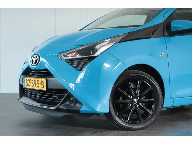 Toyota Aygo 1.0 VVT-i x-play Cabrio, 2019 Benzine 12