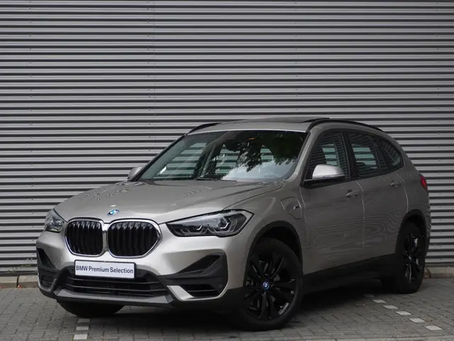 BMW X1 xDrive25e 2022 Hybride Benzine 35