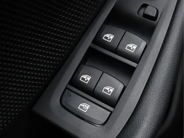 BMW 1 Serie 118i Business Edition 2022 Benzine 24