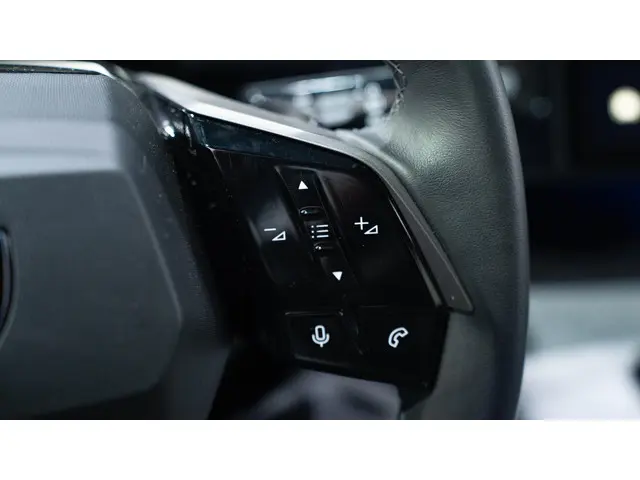 Peugeot 5008 1.2 PureTech Allure 2024 Benzine 24