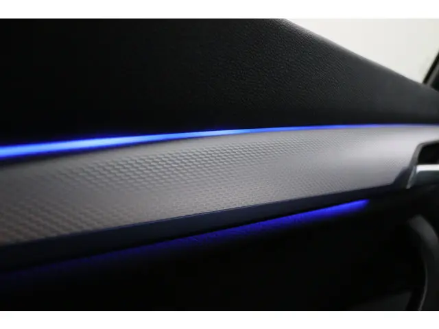 BMW X1 sDrive18i High Executive 2021 Benzine 49