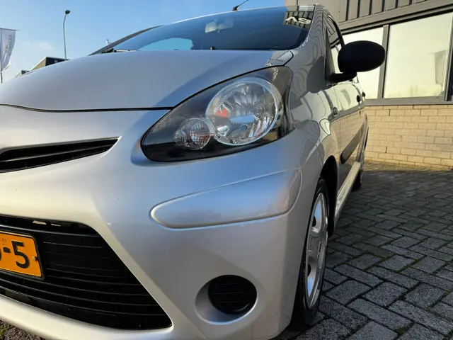 Toyota Aygo 1.0 VVT-i Comfort 5drs Airco 2013 Benzine 10