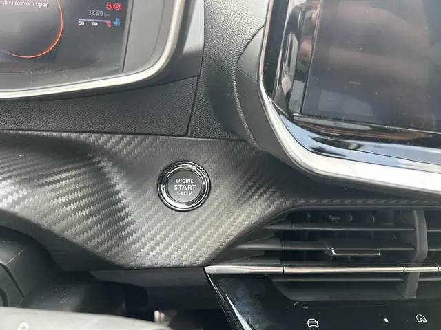 Peugeot 2008 1.2 Hybrid 145 GT 2025 Hybride Benzine 21