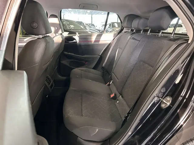 Volkswagen Golf 1.0 TSI Life 2022 Benzine 25