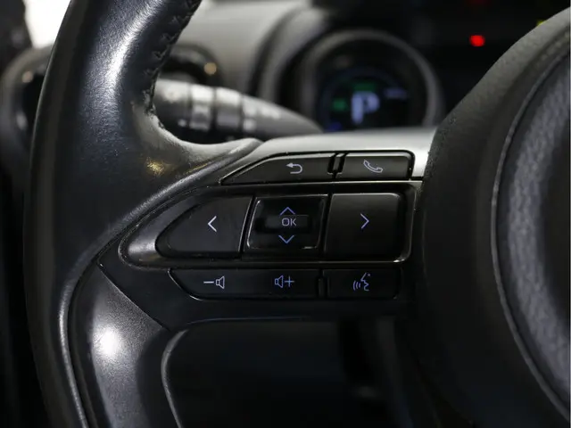 Toyota Yaris 1.5 Hybrid Dynamic 2021 Hybride Benzine 12