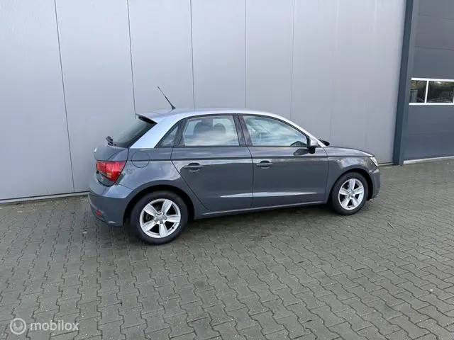 Audi A1 Sportback 1.0 TFSI Jaar apk 2017 Benzine 4