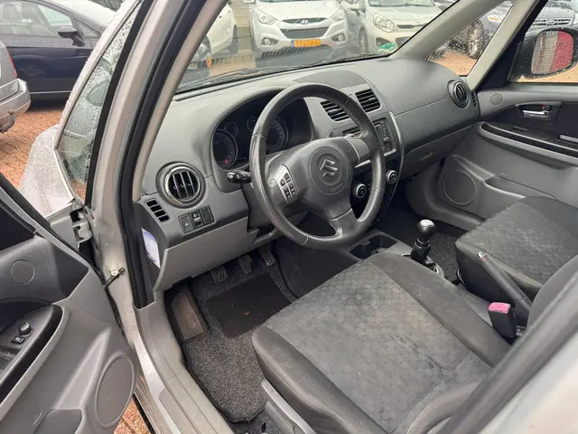 Suzuki SX4 1.6 Executive 2012 Benzine 16