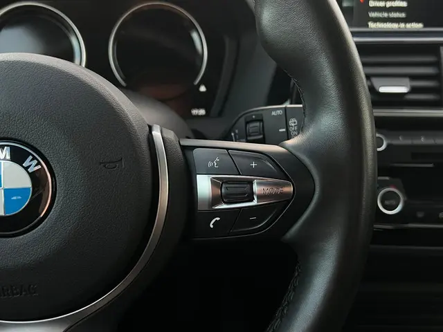 BMW 1 Serie 118i Sport Line Edition 2019 Benzine 23