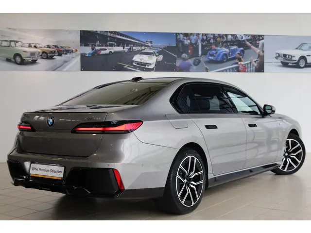 BMW i7 2