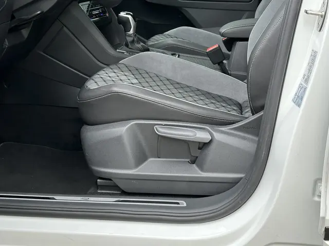 Volkswagen Tiguan 1.5 TSI R-Line 2023 Benzine 29