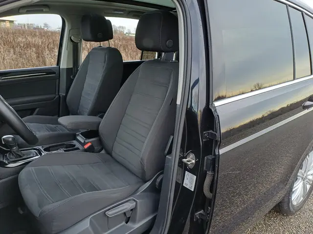 Volkswagen Touran 1.4 TSI Highline 2017 Benzine 2