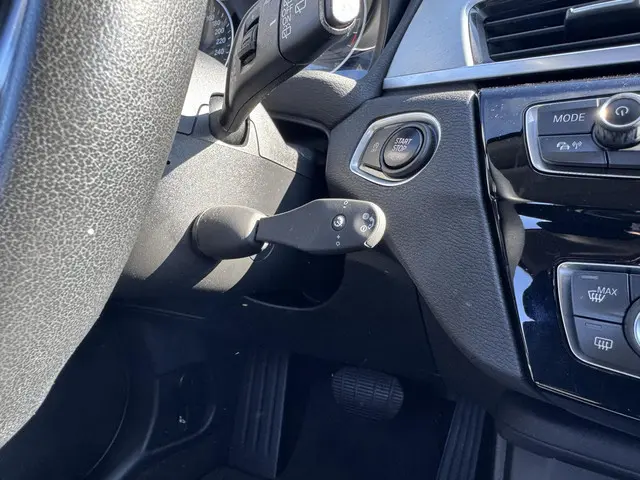 BMW X1 xDrive20i High Executive 2018 Benzine 24