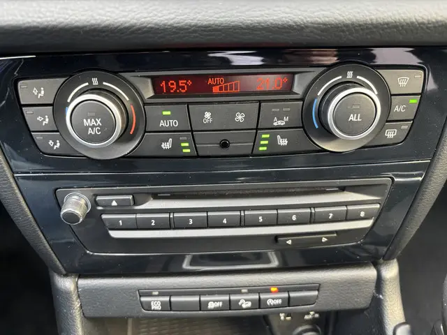 BMW X1 xDrive28i High Executive 2015 Benzine 11