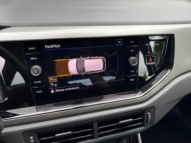 Volkswagen Polo 1.0 TSI Highline Business R 2019 Benzine 12