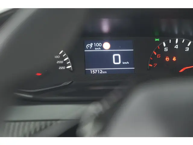 Peugeot 2008 PureTech 130 Active 2023 Benzine 37