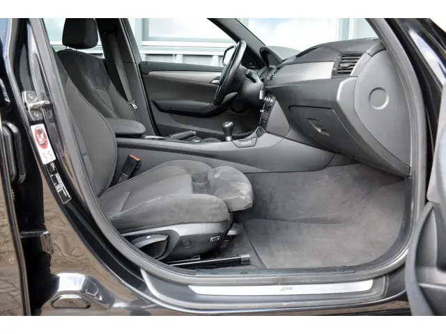 BMW X1 XDrive20i M Sport High Executive 2015 Benzine 43