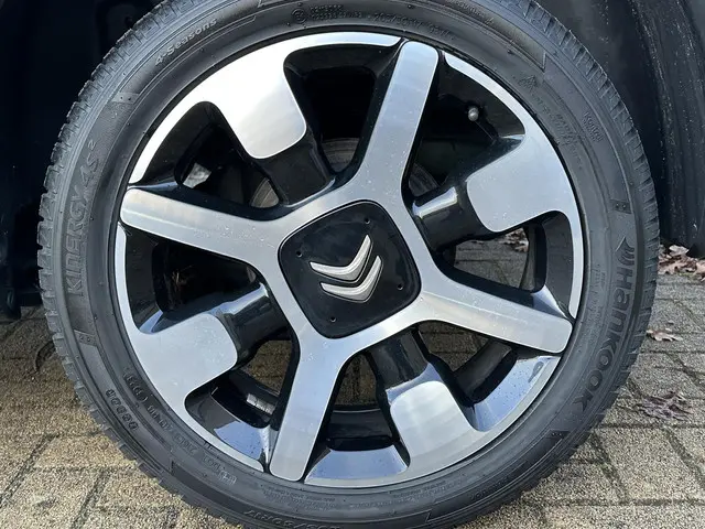 Citroën C4 Cactus 1.2 PureTech Shine 2019 Benzine 38