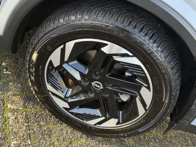 Nissan QASHQAI 1.3 MHEV Xtronic N-Connecta 2025 Benzine 12
