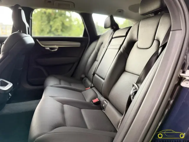 Volvo V90 2.0 T5 Momentum / Orig. NL / NAP 2017 Benzine 53