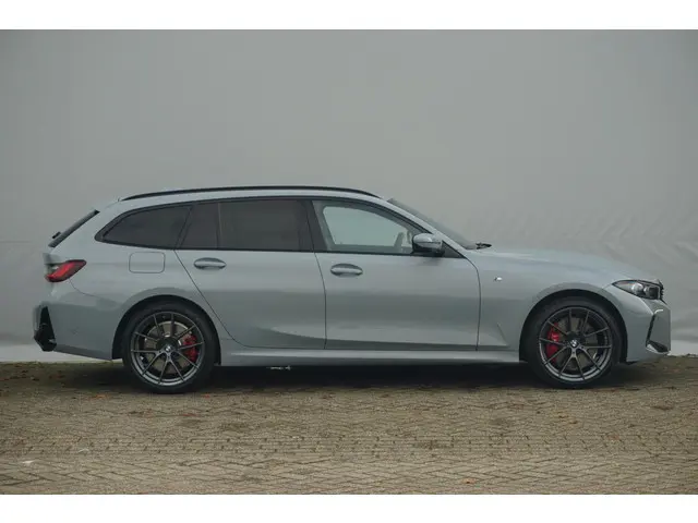 BMW 3 Serie Touring 330e 2024 Hybride Benzine 3