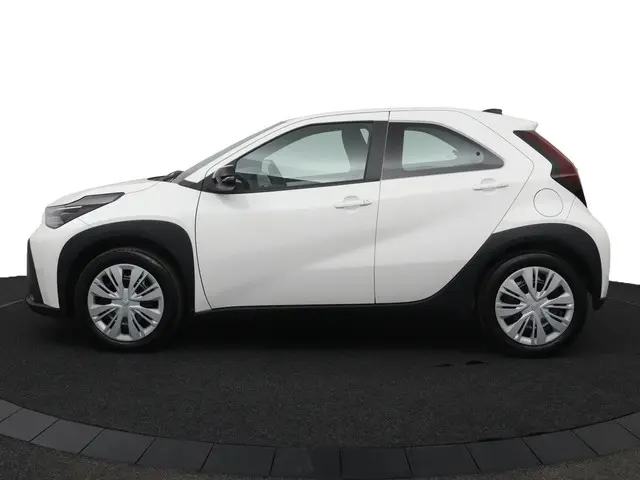 Toyota Aygo X Hybrid 115 play 2025 Hybride Benzine 3