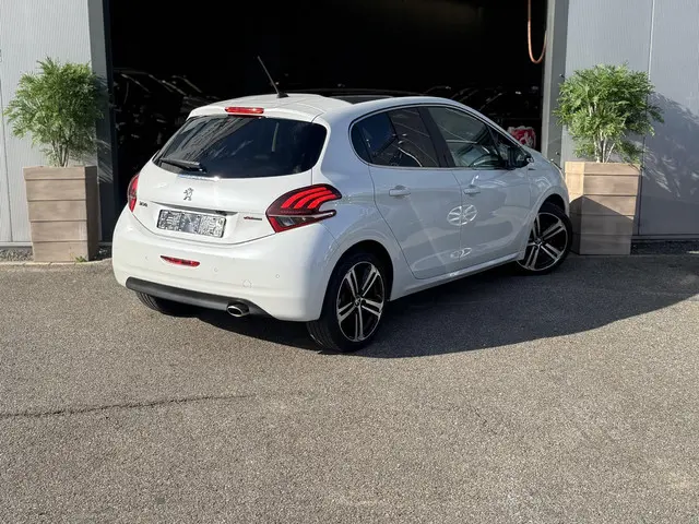 Peugeot 208 1.2 PureTech GT-Line 2019 Benzine 4