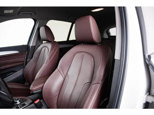 BMW X1 xDrive25e High Executive 2022 Hybride Benzine 18
