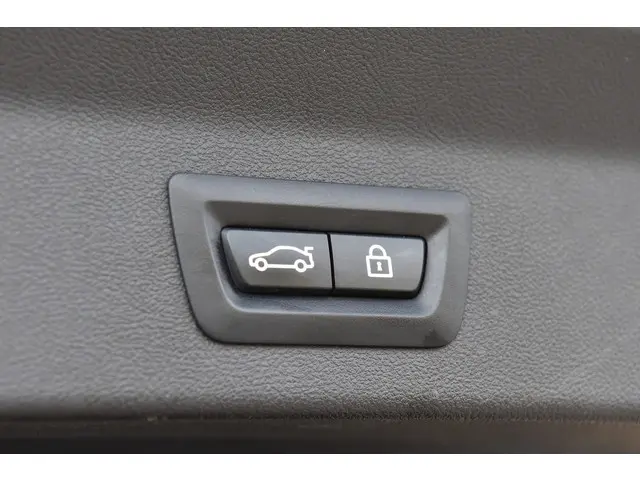 BMW X3 xDrive20i High Executive 2018 Benzine 33