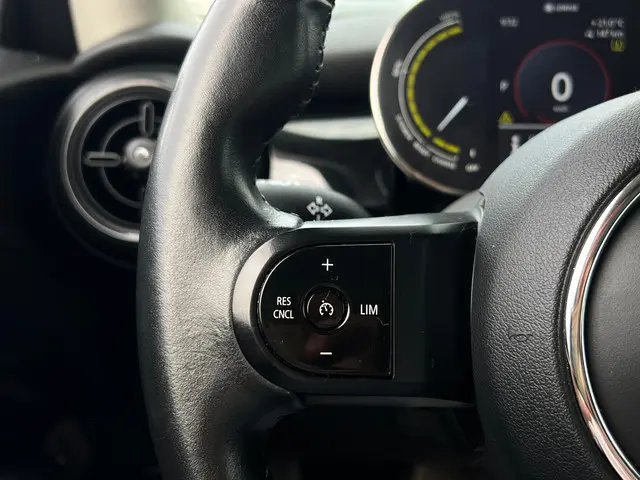 MINI Electric Mini Essential 33 kWh 2021 Elektrisch 14