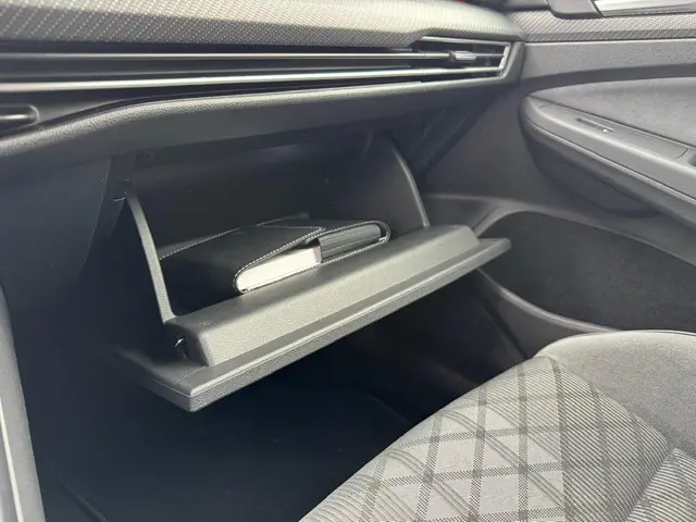 Volkswagen Golf 1.5 eTSI R-Line 2022 Benzine 16