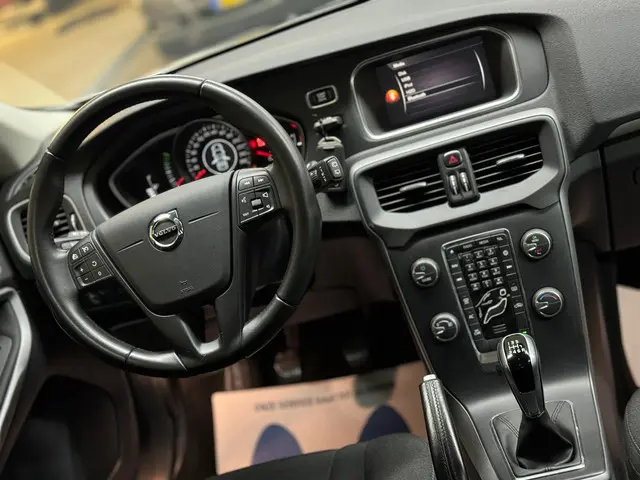 Volvo V40 2.0 T2 Momentum NAVI CRUISE PDC 2017 Benzine 12
