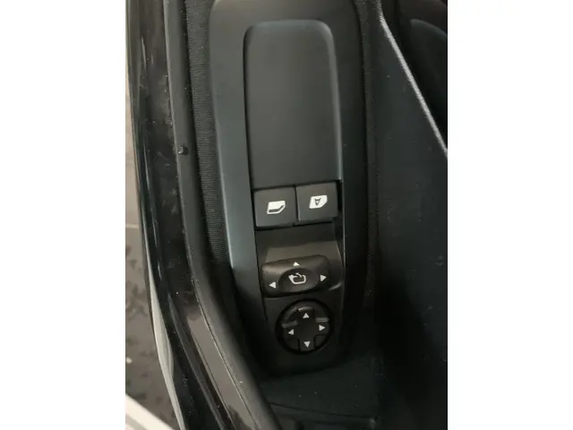 Peugeot 208 1.2 PureTech Signature 2018 Benzine 18