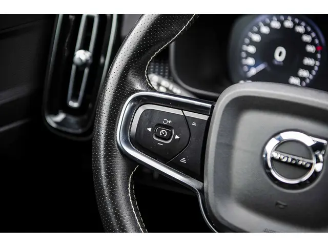 Volvo XC40 1.5 T2 R-Design 2021 Benzine 23