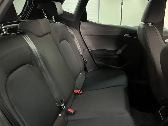 SEAT Arona 1.0 TSI FR 81 KW / 110 PK 2023 Benzine 11