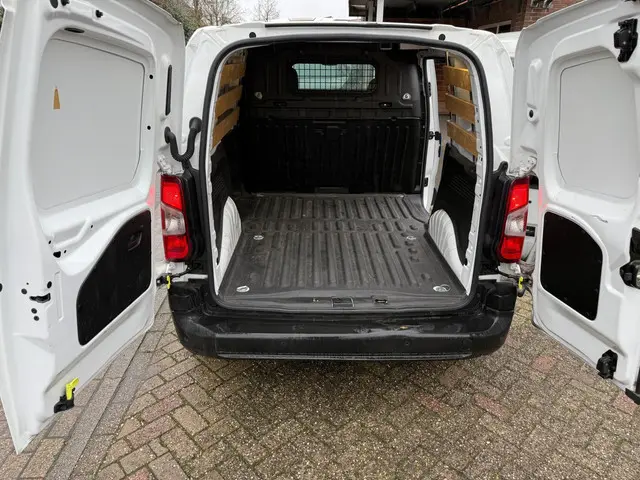 Peugeot Partner 1.2 PureTech Premium 2021 Benzine 3