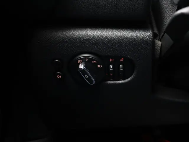 MINI 5-Deurs Cooper 2022 Benzine 25