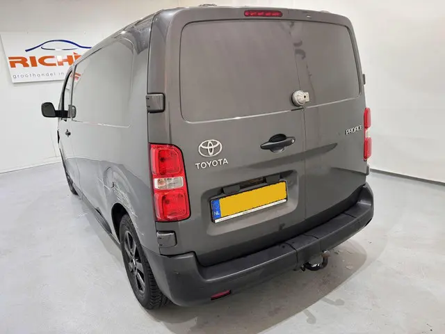 Toyota ProAce Worker 1.6D d-4D Cool Comfort 2018 Diesel 23